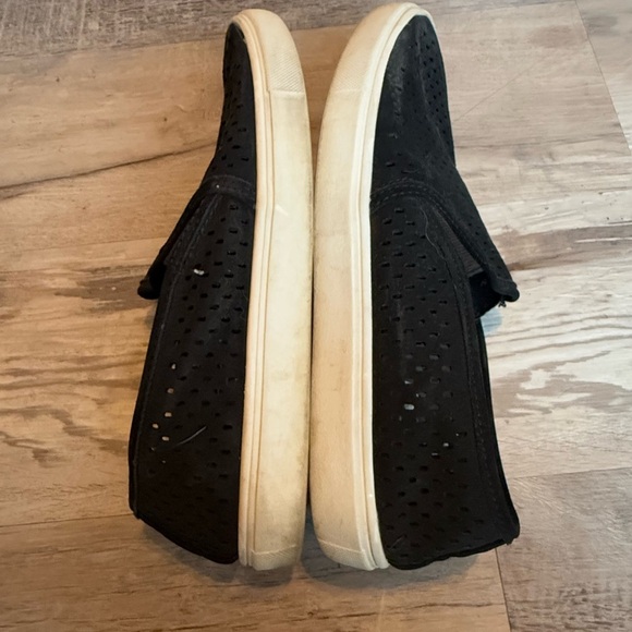 Time And Tru Shoes Womens 8 Memory Foam Casual Perf Slip On Flats Sneakers Black - Picture 4 of 6